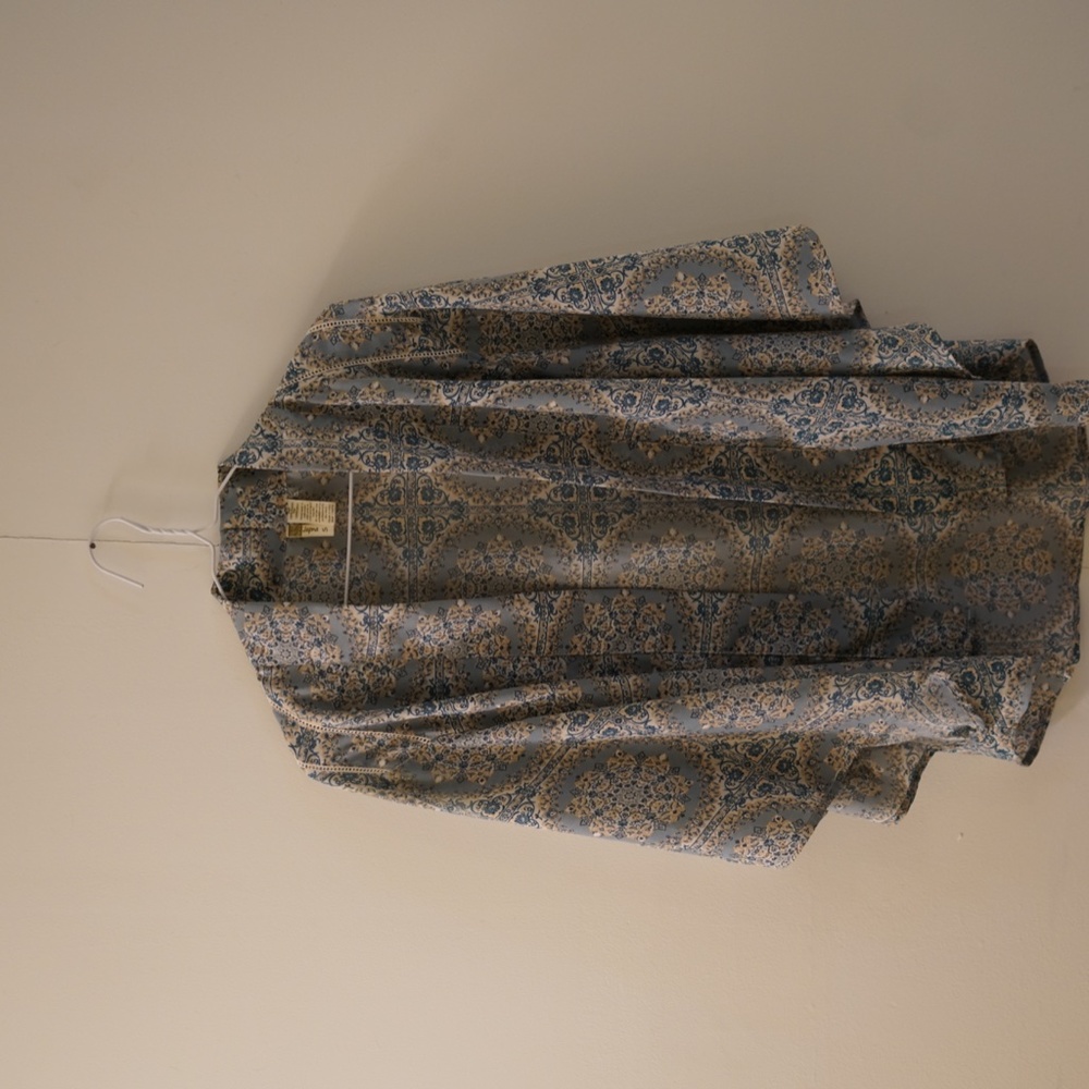 Patterned Lace Shell - Picture 2 of 3